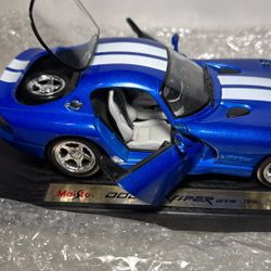 1:18 Dodge Viper GTS Diecast – Blue w/ White Racing Stripes