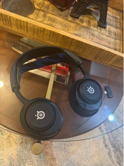 Steel Series Artis 5 Pro Bluetooth gaming headset