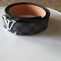 MENS LEATHER BELTS 