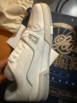 LOUIS VUITTON SNEAKERS
