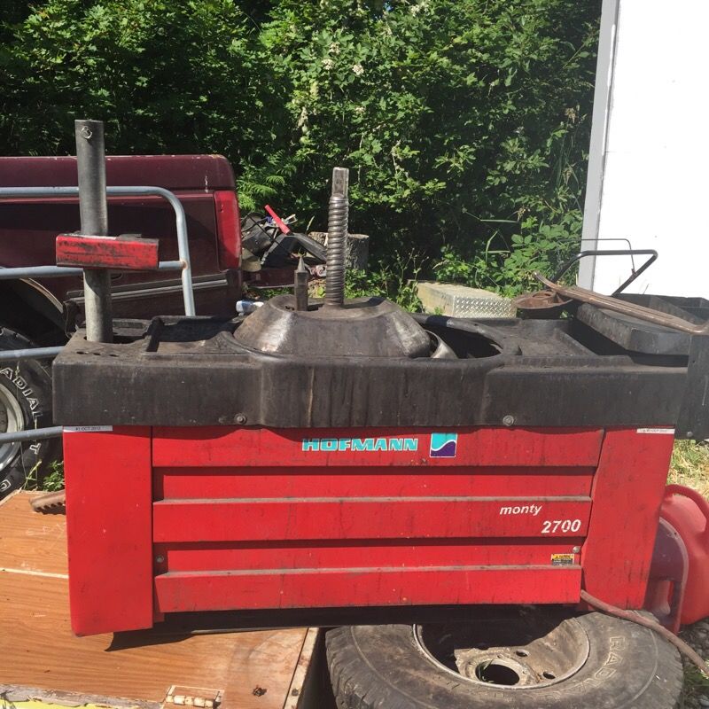 Hofmann 2700 tire changer