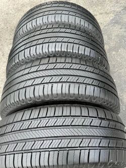 235 60 r18 Michelin I'm selling this set of tires with 80% life left on all 4