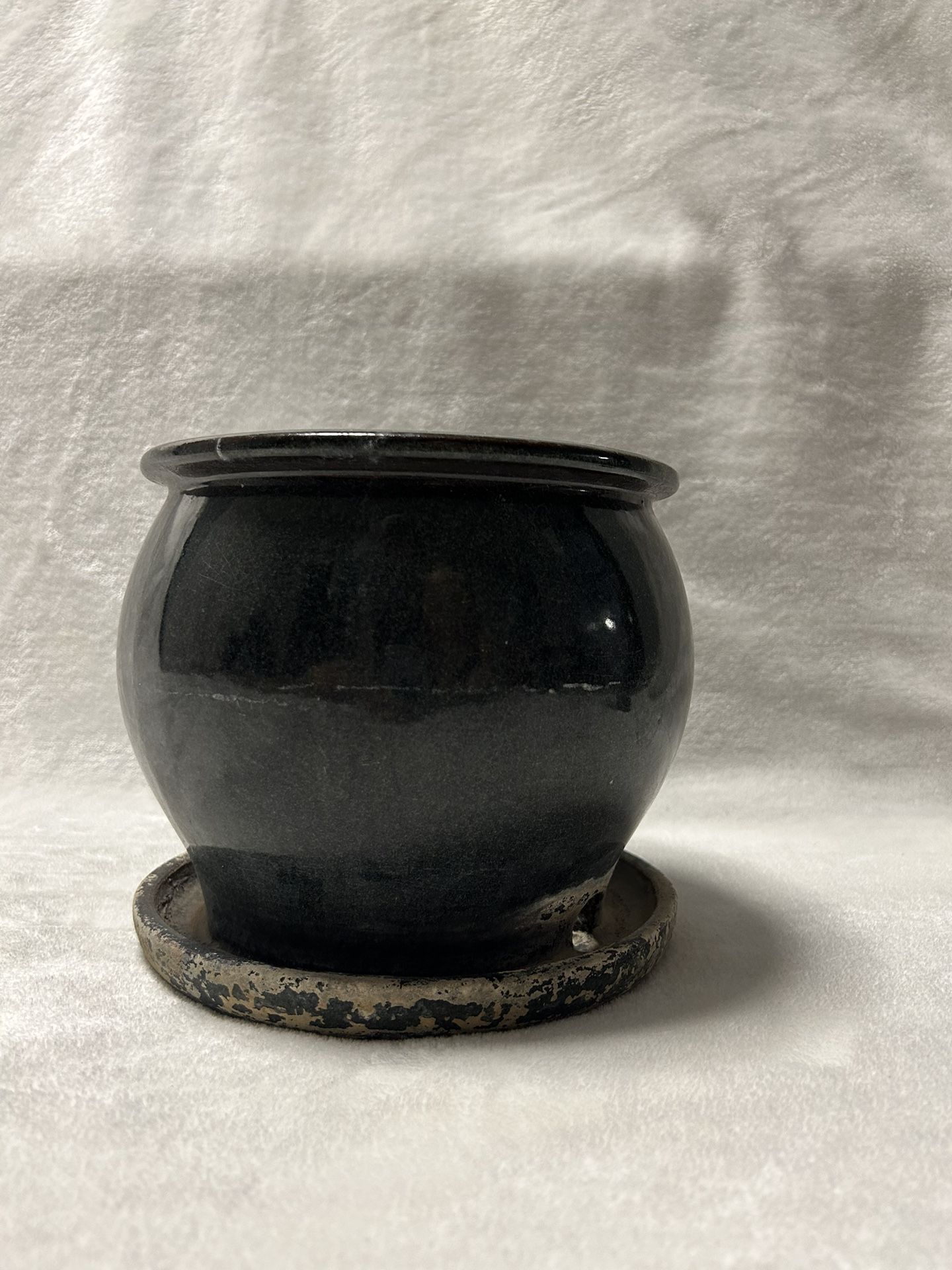 Black Medium 7 inch ceramic planter pot with drainage saucer