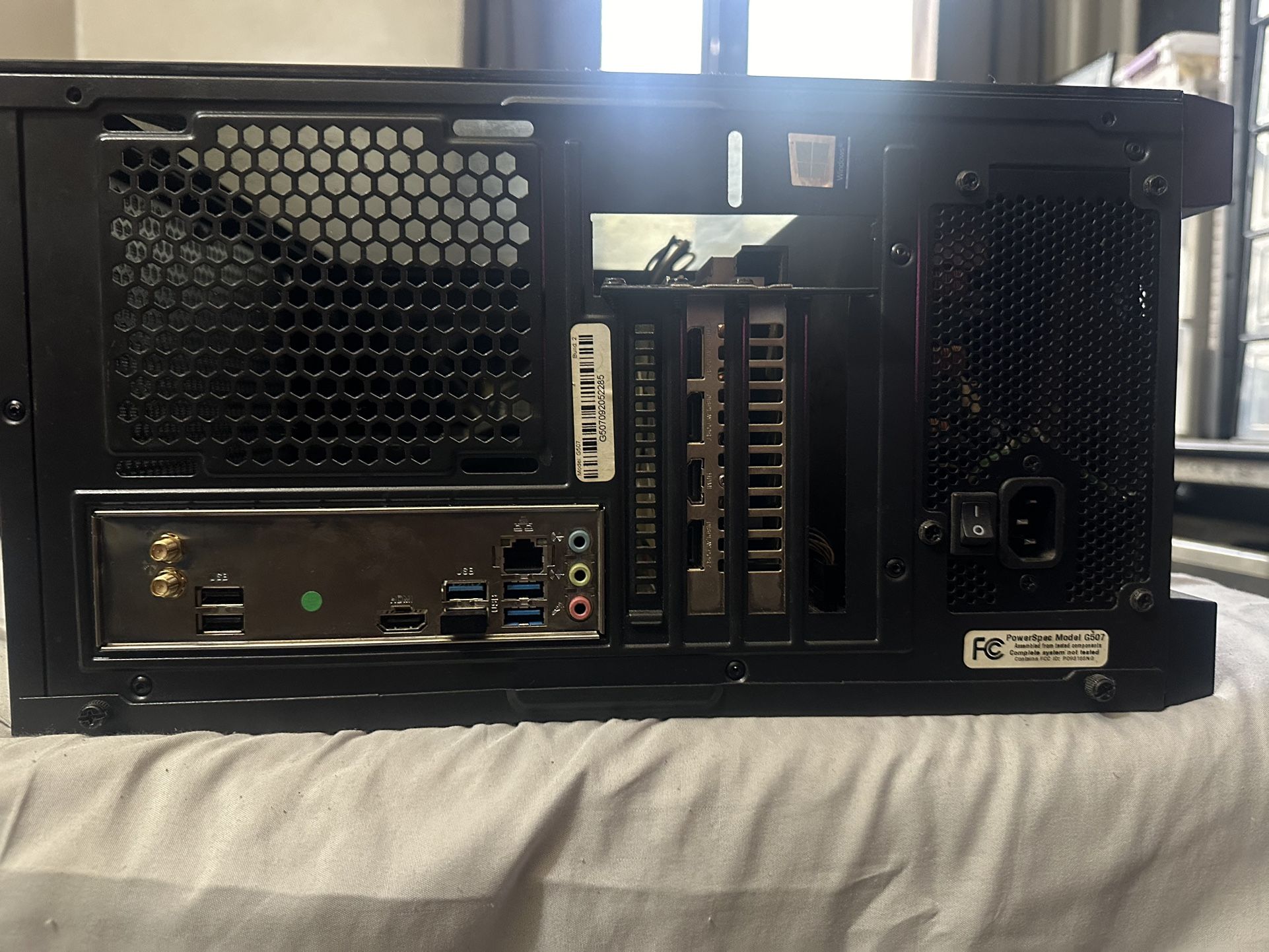 Ryzen 5 3600 RX 5700 450 GB SSD 16GB Ram Gaming PC