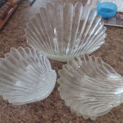Set Of 7 Vintage Glass Bowls 