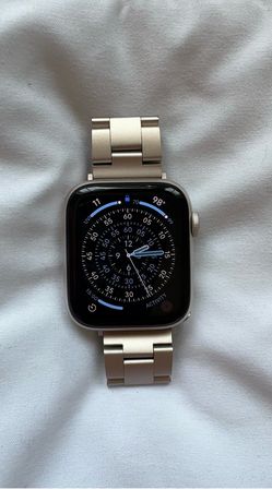 Apple Watch SE 3 GPS + Cellular, 44mm Starlight Aluminum Case.