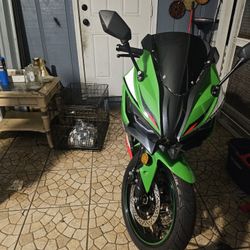 Vitacci Titan 250 EFI Motorcycle. 