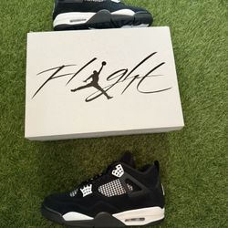 Air Jordan 4 ‘White Thunder’
