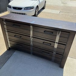 Dresser (Price negotiable)