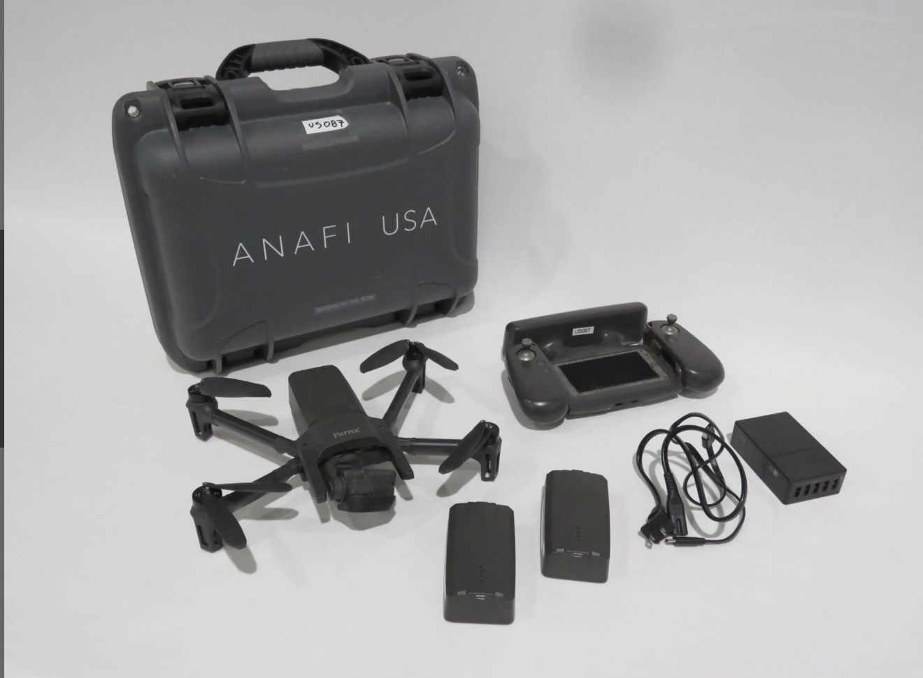 Parrot ANAFI USA RGB/Thermal Tactical Drone with Skycontroller4