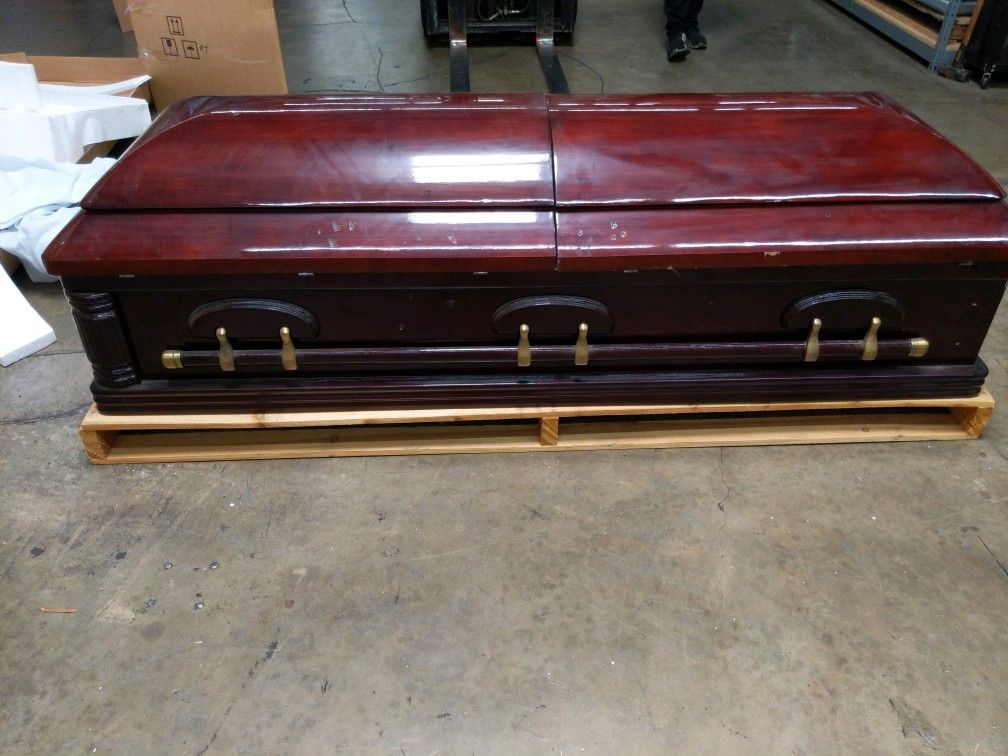 Horizon Casket w/ Front Drop / Solid Poplar Casket