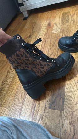Micheal Kors boots