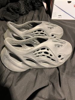 Yeezy Foam Rnnrs Onyx Size 9