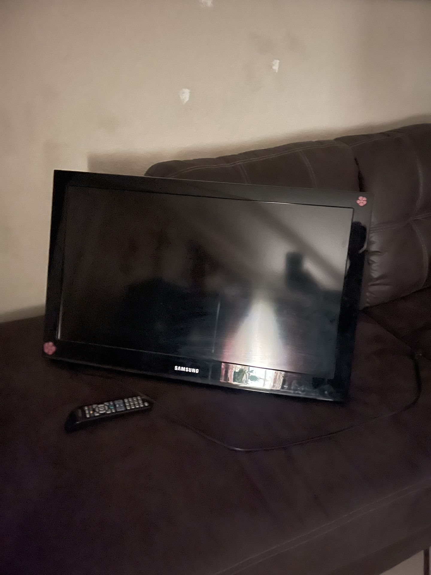 Samsung 32” Flat Screen Tv