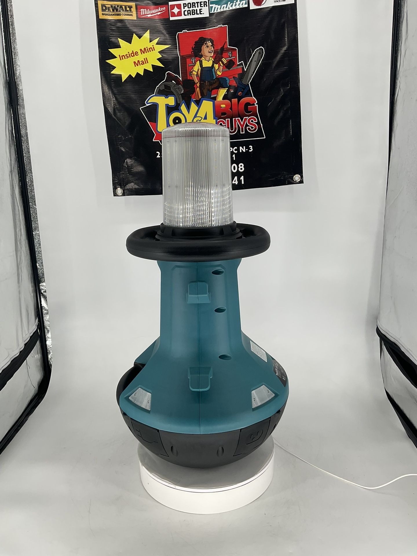 Makita 18V X2 LXT Lithium Ion Cordless Upright Area Light