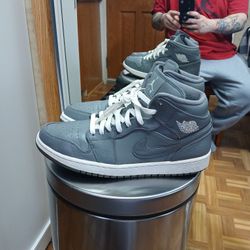 Cool Grey  Jordan 1 Mid