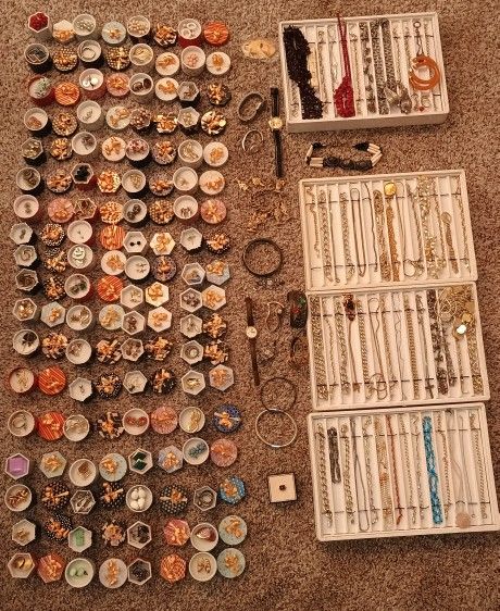 Vintage Jewelry Collection 150 Piece Lot Vintage and Costume Jewelry Collection Bracelets Necklaces Earrings less than $2 each see Our other great art