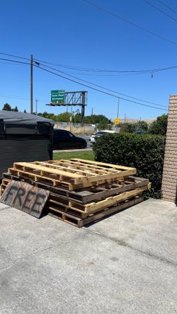 Free large pallets approx 8 feet Livermore