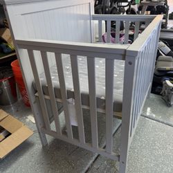 Baby crib 