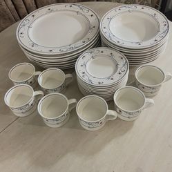 Red / Blue Trim Dinnerware Set