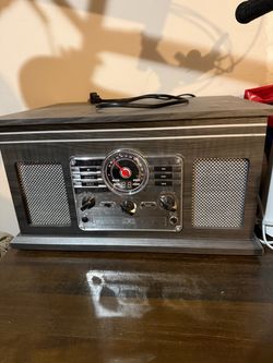 Retro Style AM/FM Radio with Speakers