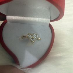 14 Karat Gold Heart 💛 Ring Size 7