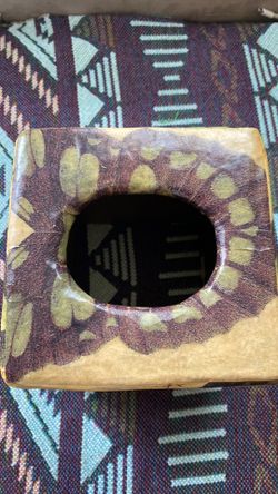 Tissue box