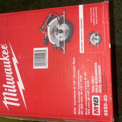 Milwaukee Circular Saw 