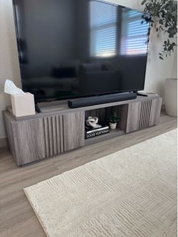 Gray wood grain TV stand media console