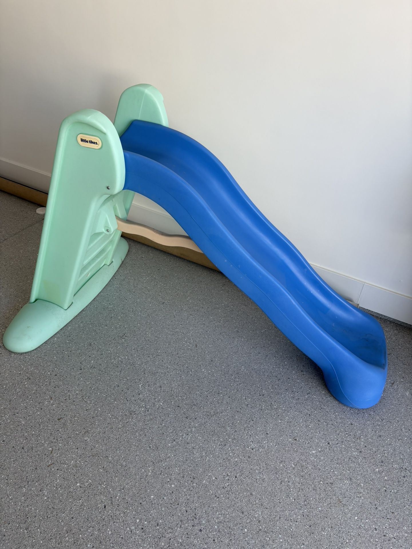 Little Tikes Bigger Size slide Good Condition!!