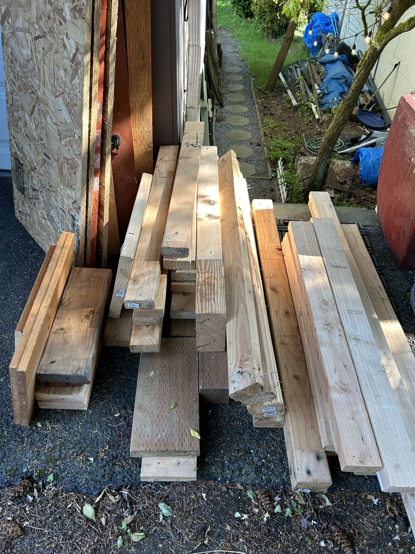 Large lot of lumber scraps