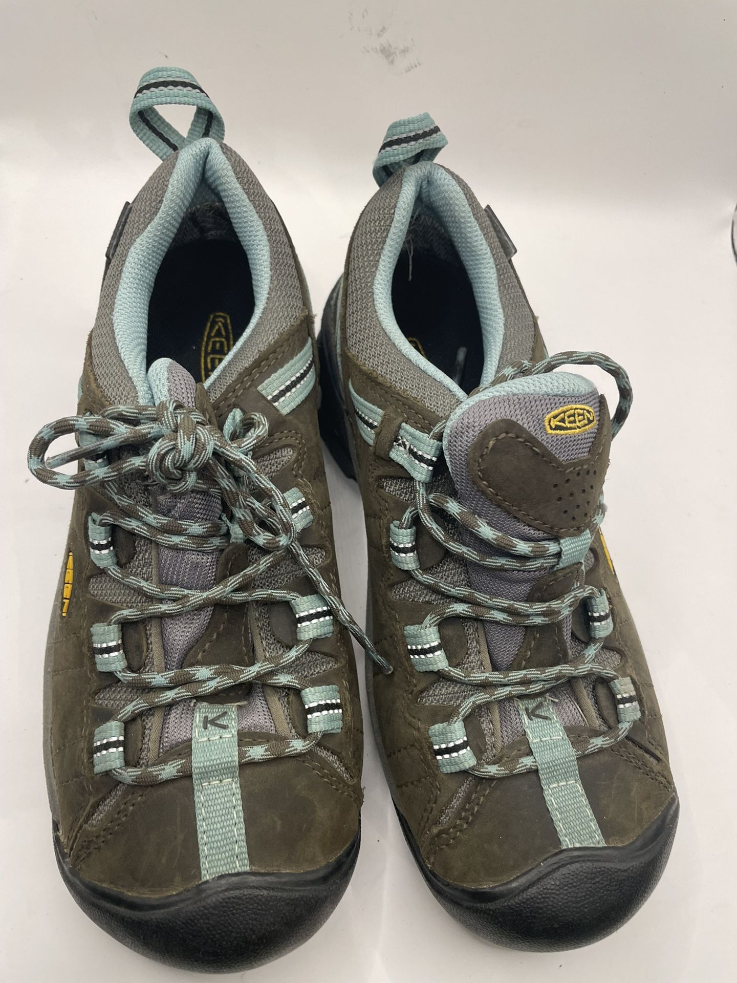 Keen Woman Hiking Shoes Size 6.5