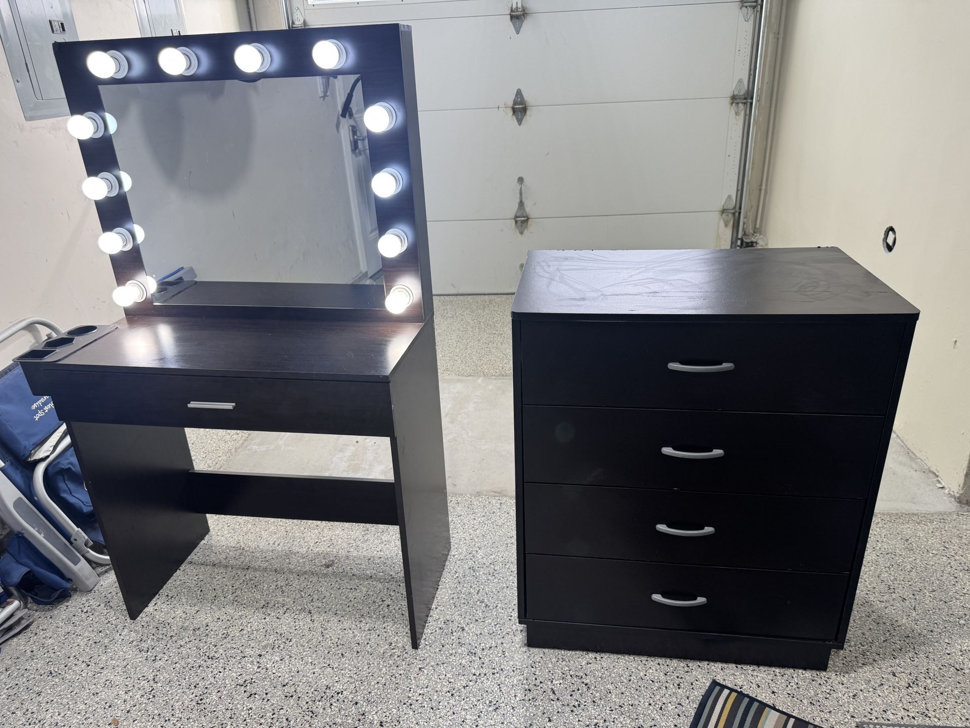 Makeup vanity And Dresser