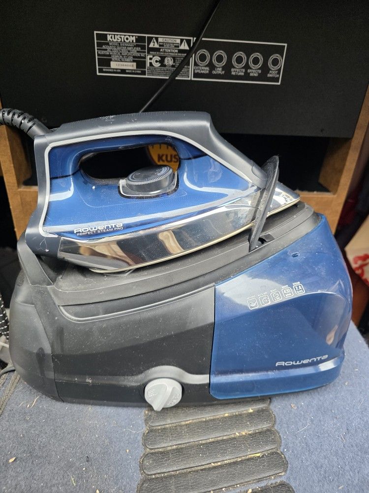 Rowenta Perfect Steam Pro professional Iron station Model : DG 8624 U1 / 23 Made in Germany 

Pre owned in a very good condition 