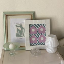 Minimalist white tile frame 🖼