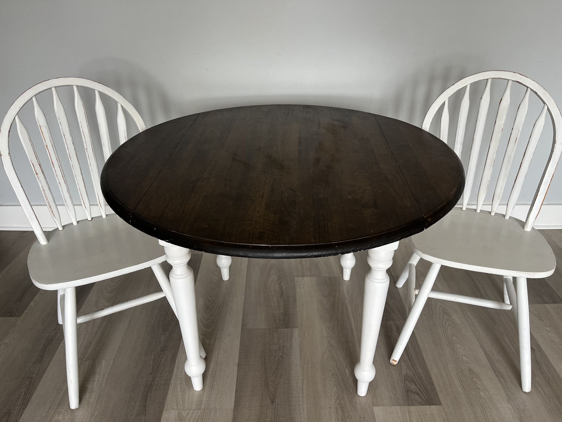 Round Farmhouse Table and Chairs