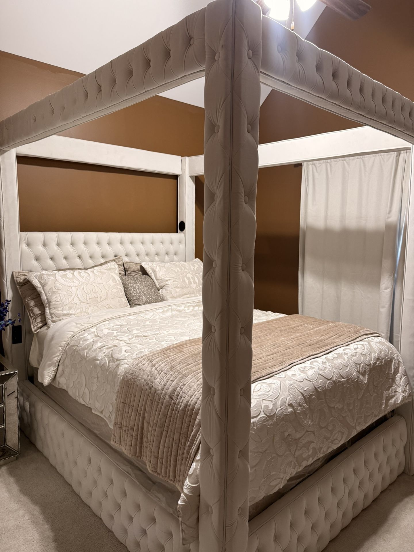 Canopy Queen Size Bed In Cream