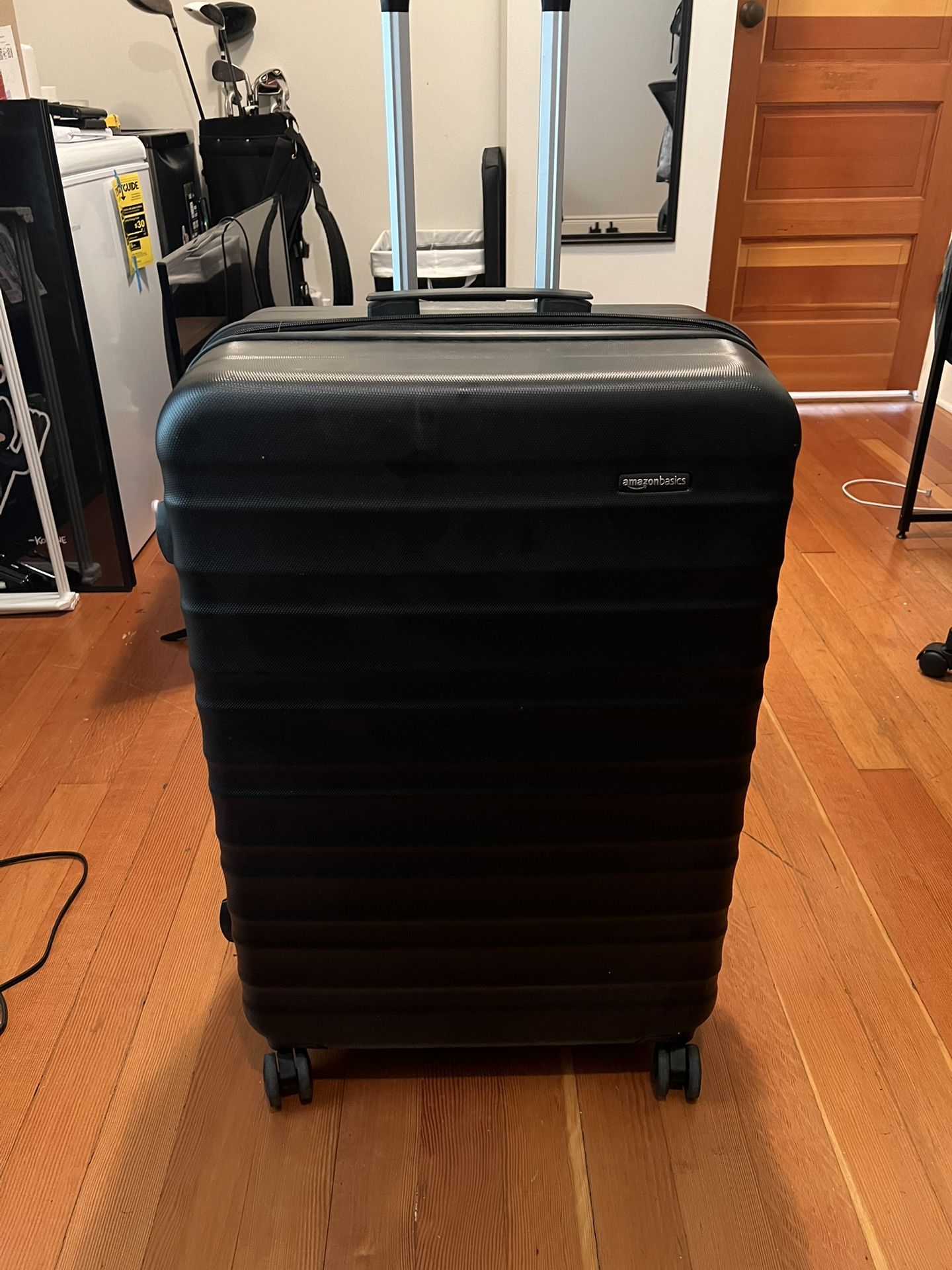 Amazon Basics Medium Suitcase