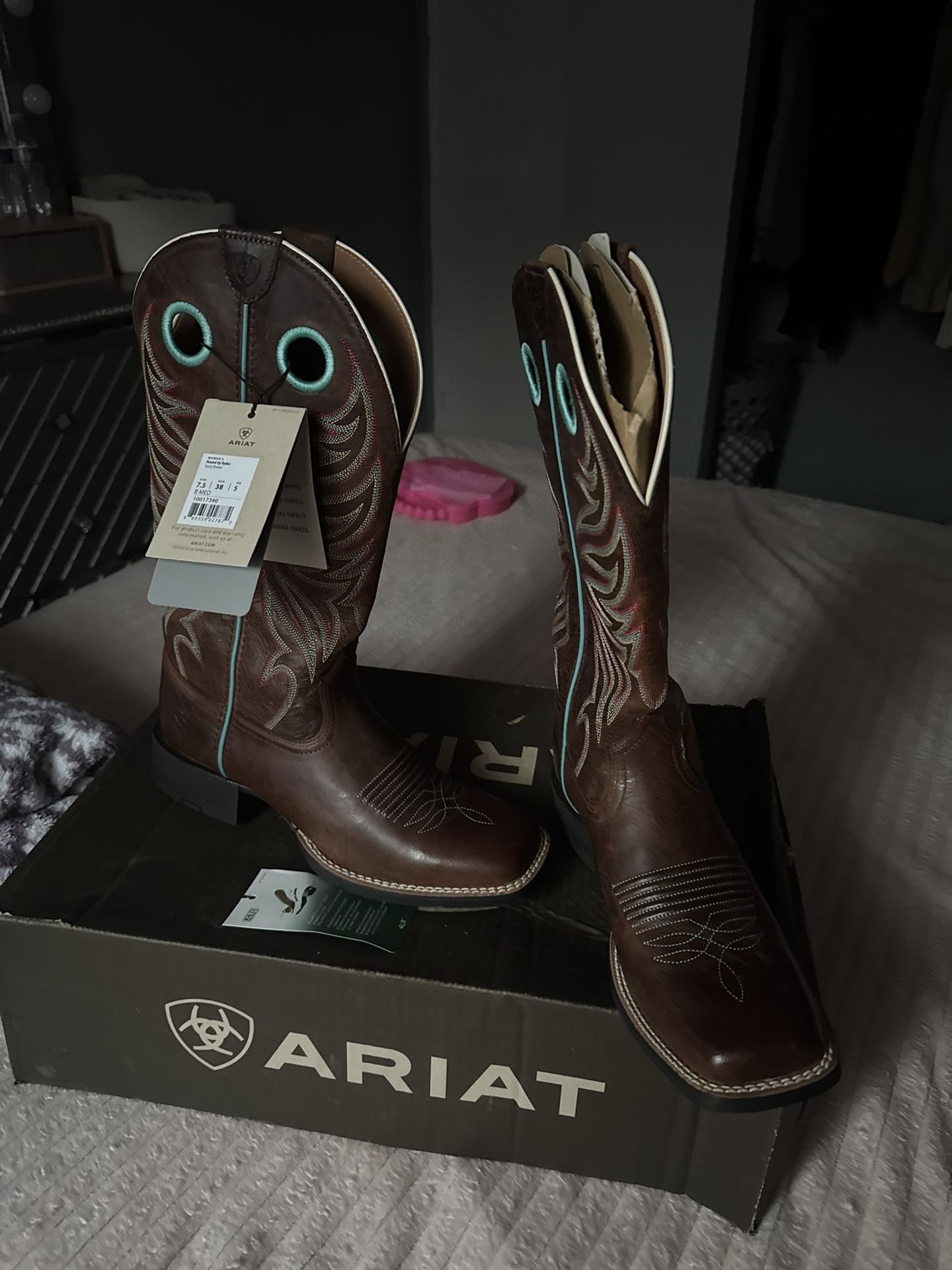 ARIAT brand New Boots