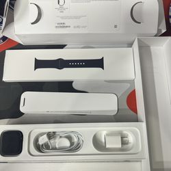 apple watch series 5 44mm Great Condition All Original Packaging + New Band