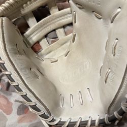 Wilson A1000 Catchers Mitt