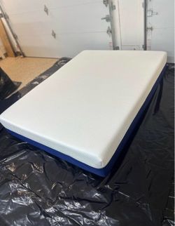 Amerisleep AS3 – QUEEN Memory Foam Mattress – Like New!