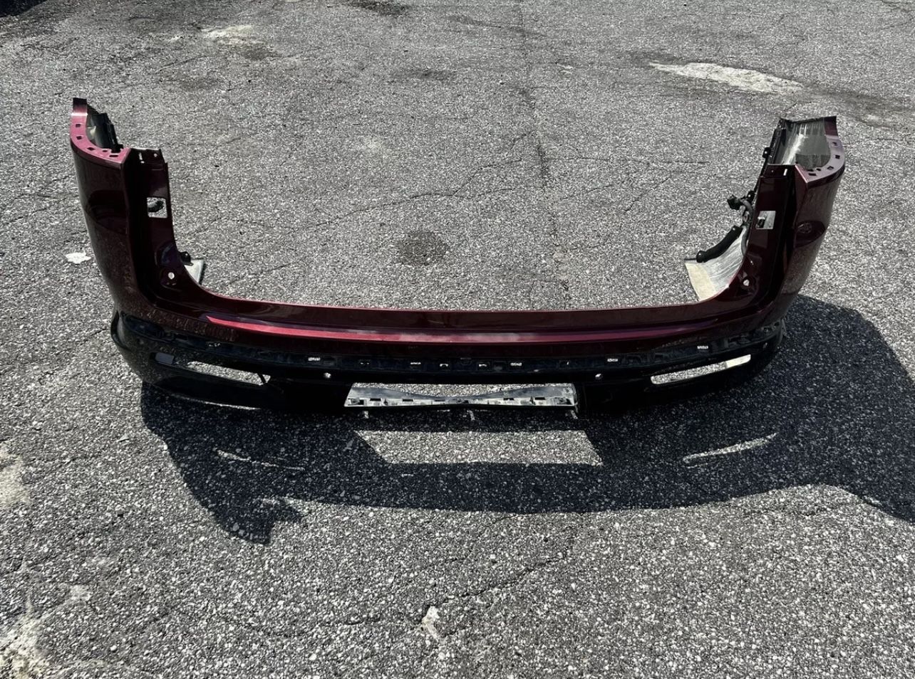 2023 jeep Wagoneer Rear Bumper Great Condition