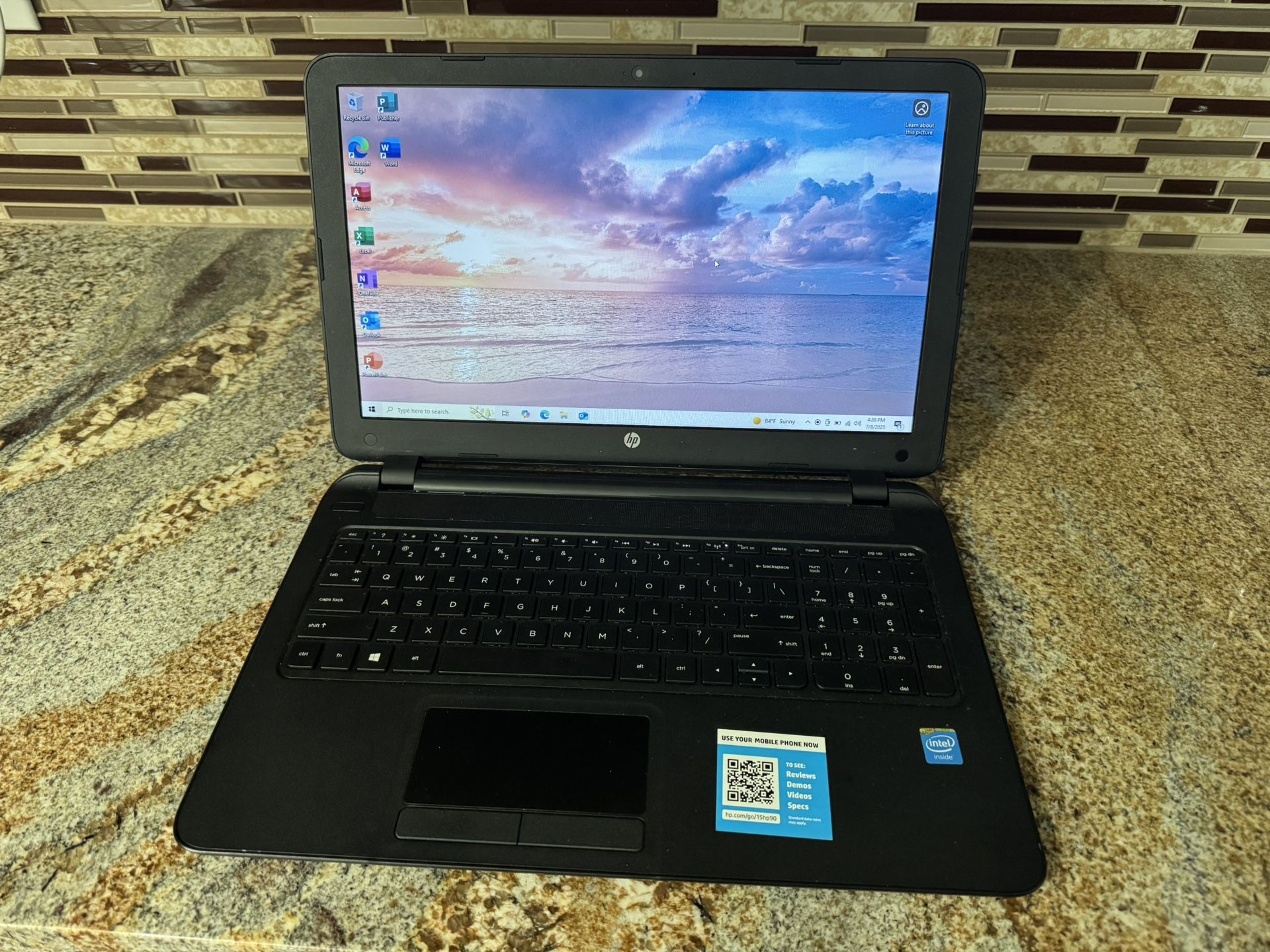 HP Notebook 15 in - 240 GB SSD - 4 GB RAM - Windows 10 - Microsoft Office 2021