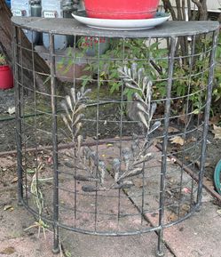 🟰 Vintage Metal Plant Stand 🟰