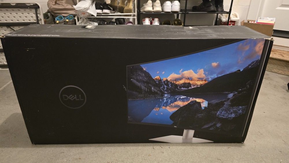 Dell Ultrasharp 40 Curved Monitor - U4021QW