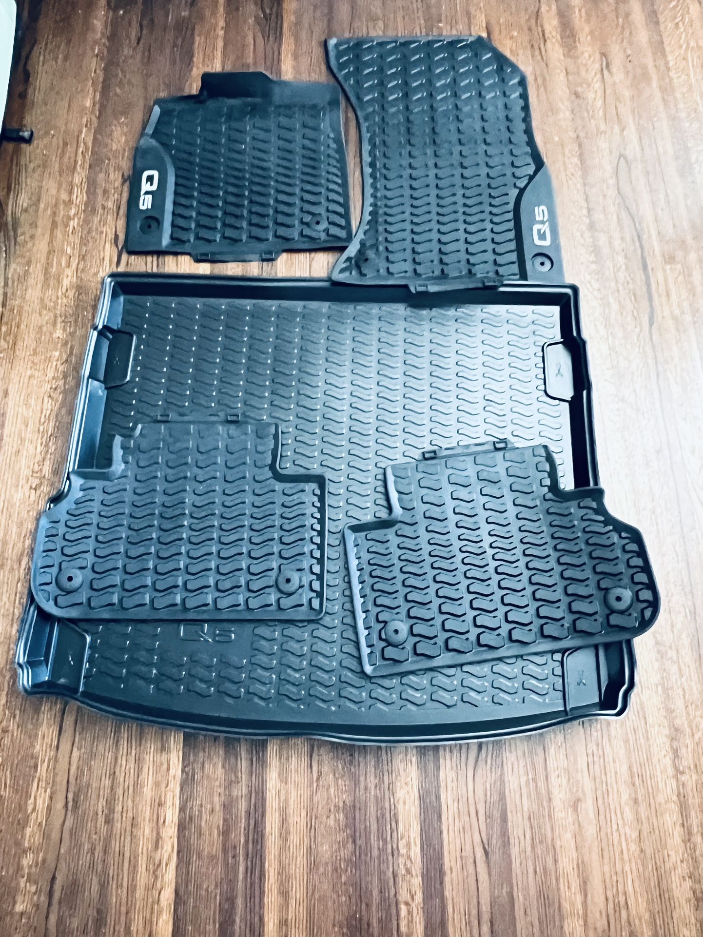 Audi Q5 Rubber Floor Mats & Cargo Liner