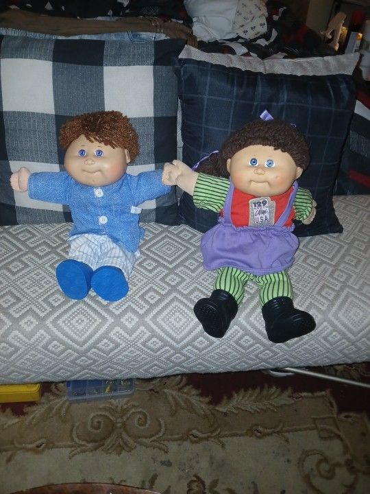 Cabbage Patch kids (2) 1 girl, 1 boy