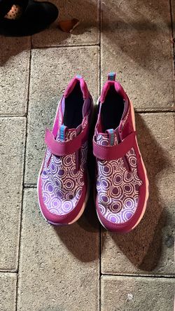 Brand new hiking shoes size 7