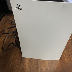 Ps5(disc version) comes with 2 games and two controllers